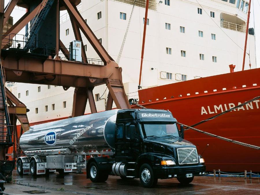  Volvo NH 4x2 1996 года  (фото 2 из 10)